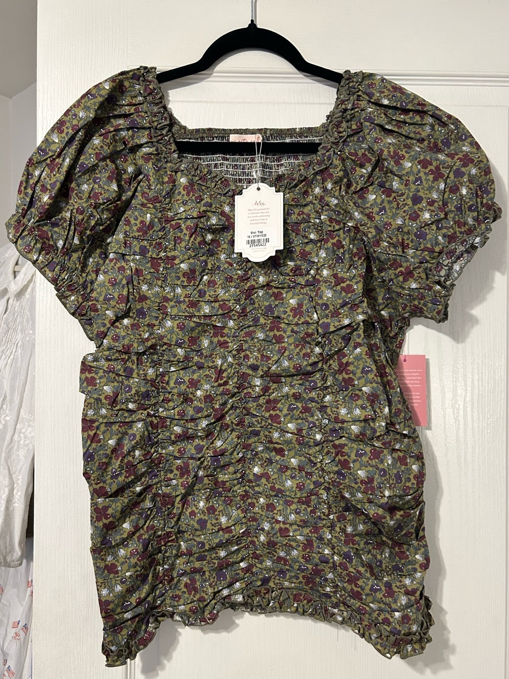 Ivy City Co ViVi Olive Floral Puff-Sleeve Ruched Square-Neck Blouse